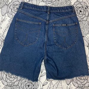 NWOT Rollas Classic Straight HR Regular Fit Short